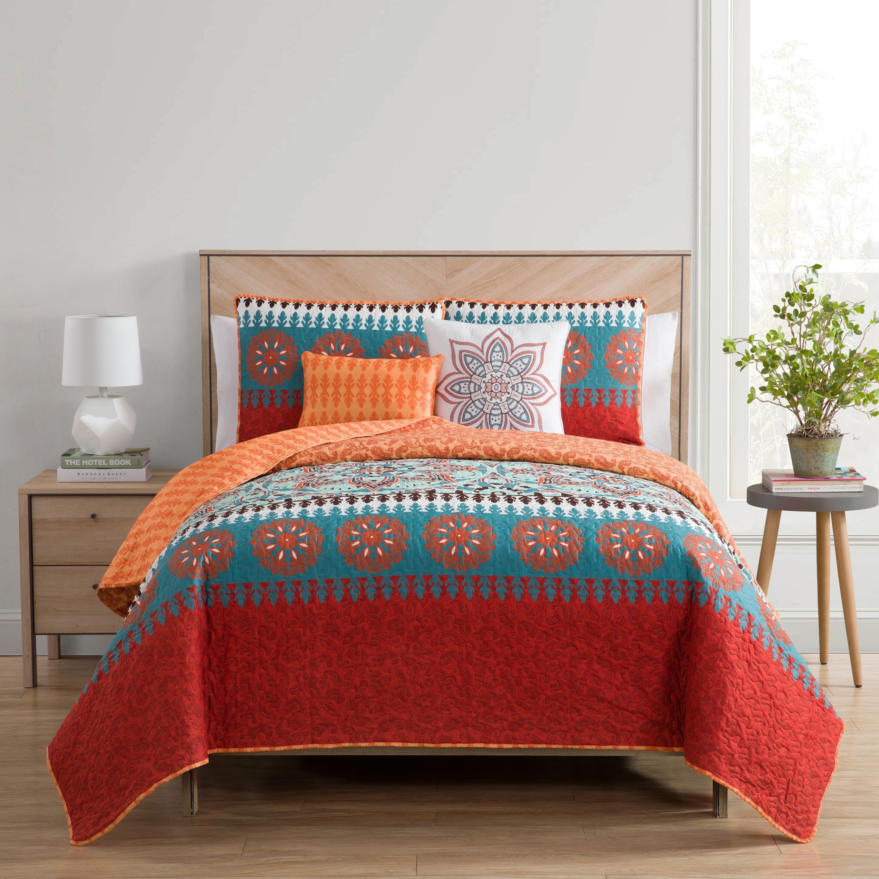 VCNY Home Orange Ezra Printed Medallion 4/5 Piece Quilt Bedding Set