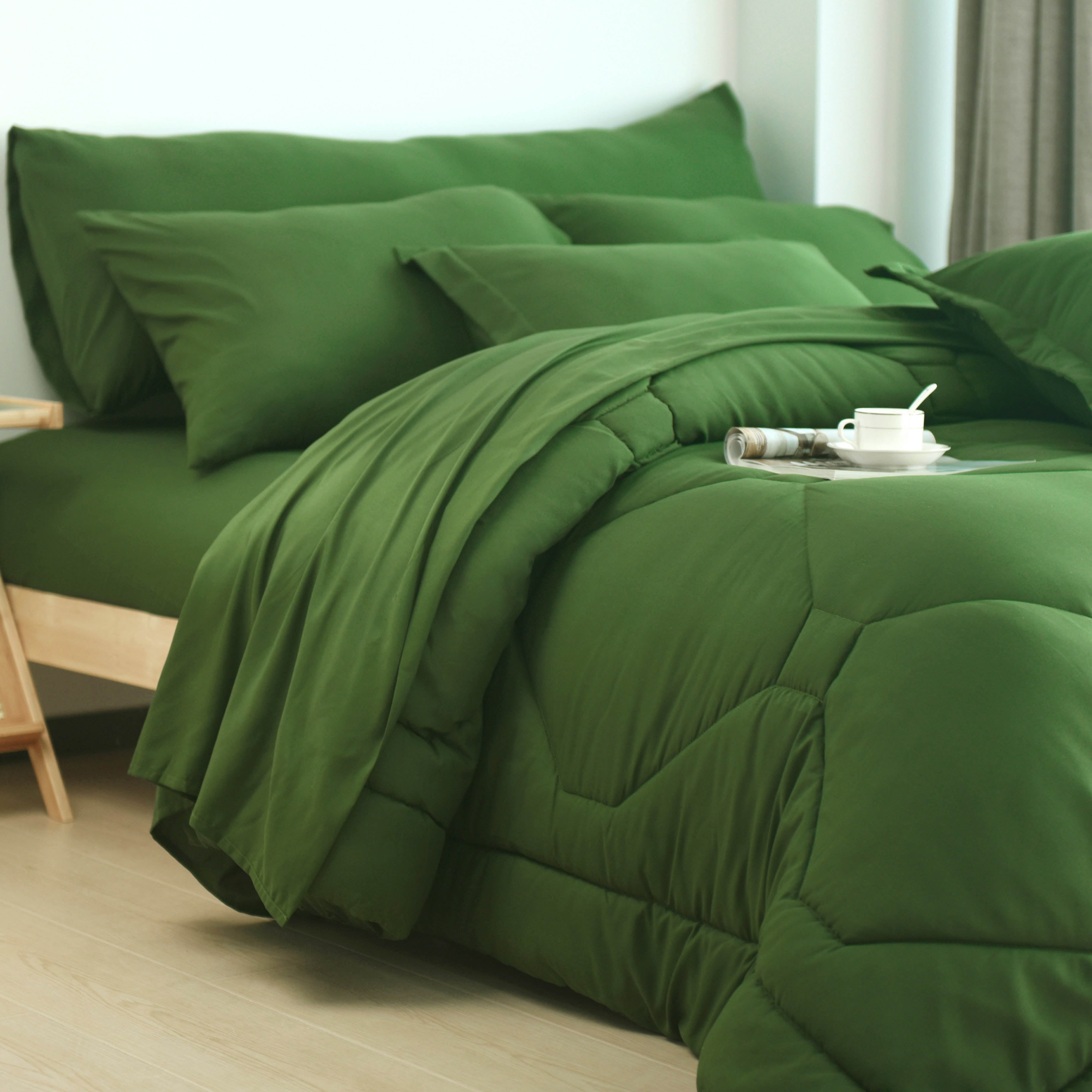 HIG 8 PCS Modern Comforter Set with Sheets All Season Bed in a Bag, Green, King Size