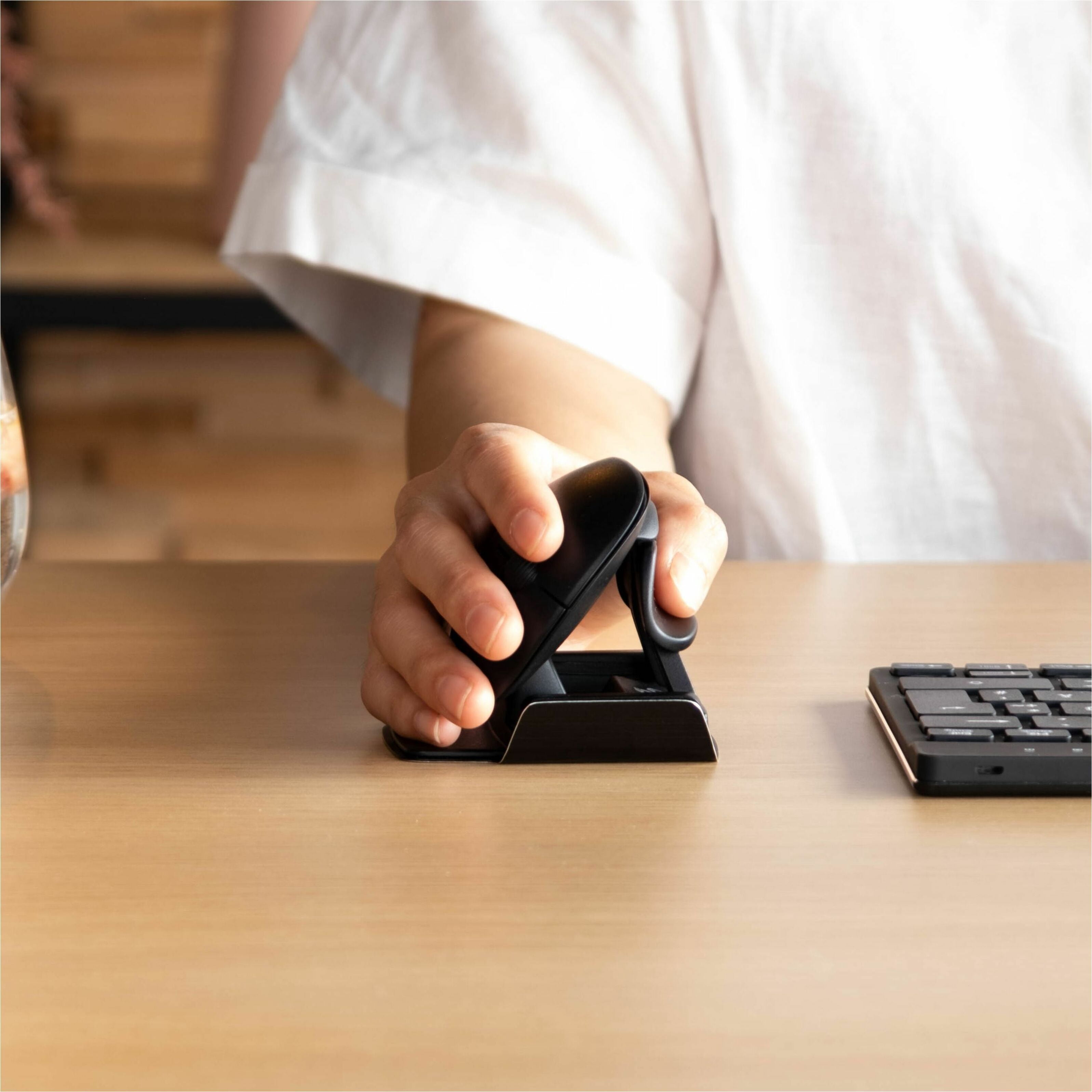 R-Go Twister ergonomic ambidextrous mouse - vertical mouse right & left handed, bluetooth & wired. Foldable, with patented break indicator