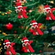 thumbnail image 5 of Colgante de árbol de Navidad de acrílico 2D con letras | Juego de 26 adornos con iniciales del alfabeto para decoración navideña, 5 of 6