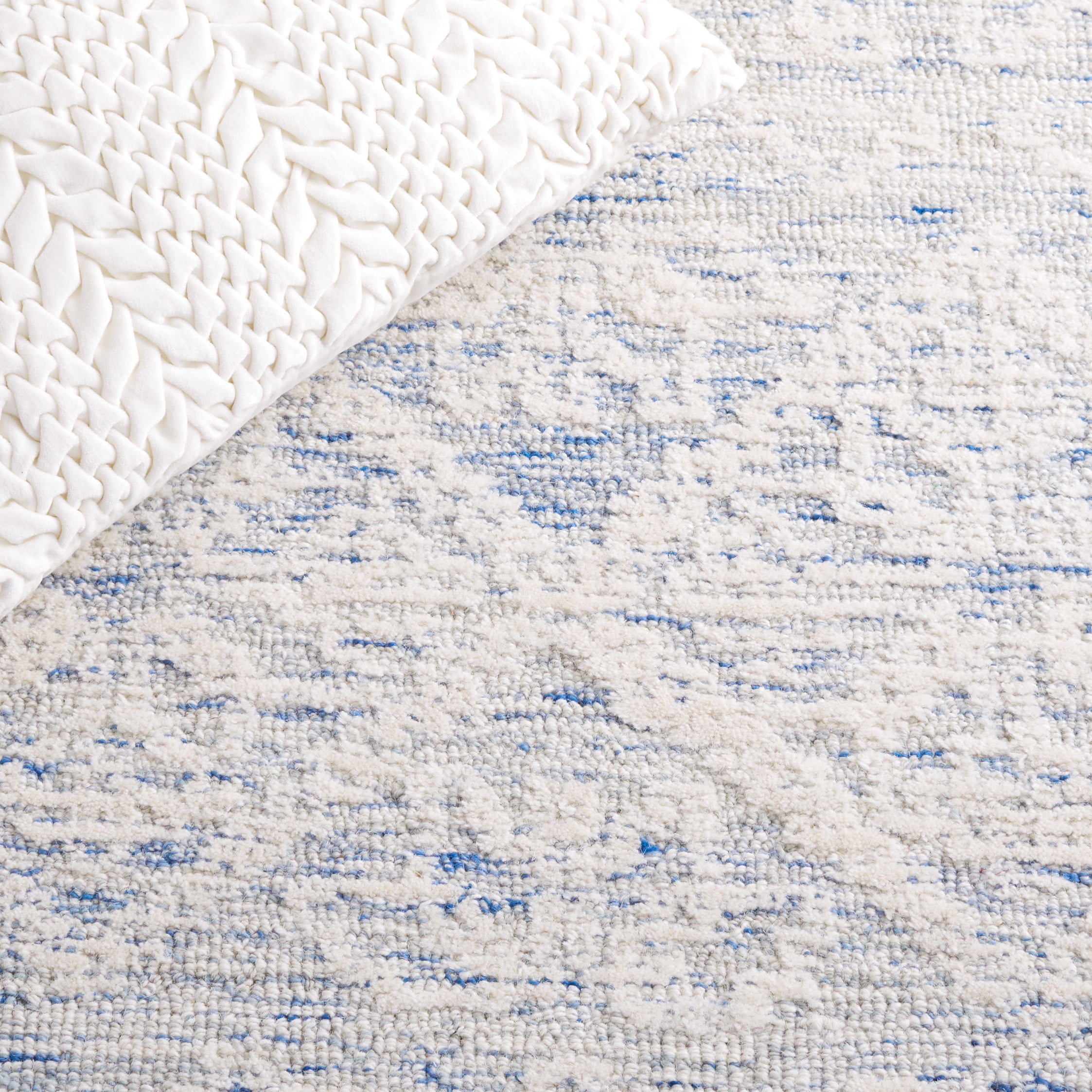 SAFAVIEH Metro Belize Medallion Area Rug, Blue/Ivory, 5' x 8'