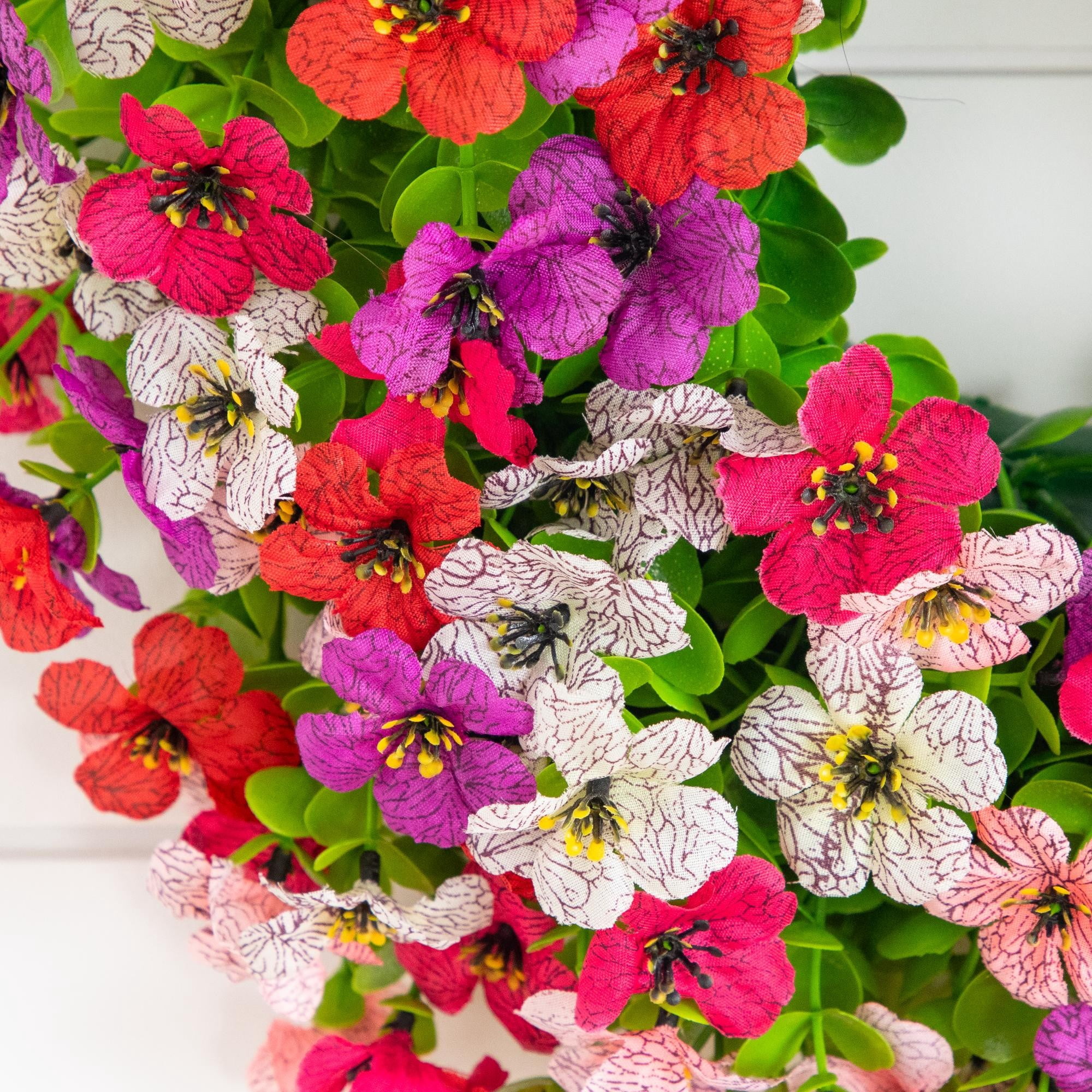 14in. Artificial Blooming Daisy Wreath