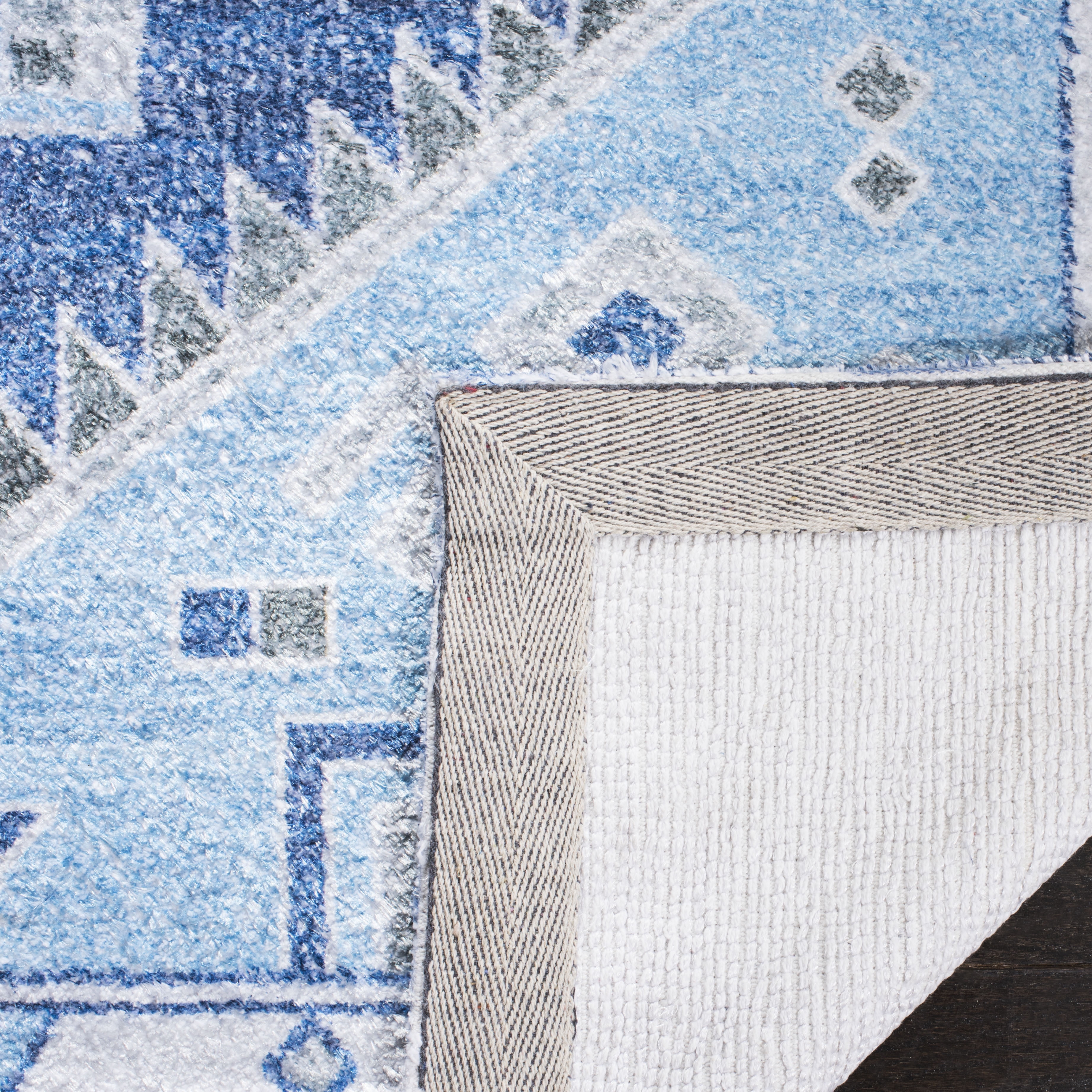 SAFAVIEH Saffron Magdalena Oriental Area Rug, Blue/Ivory, 6' x 6' Square