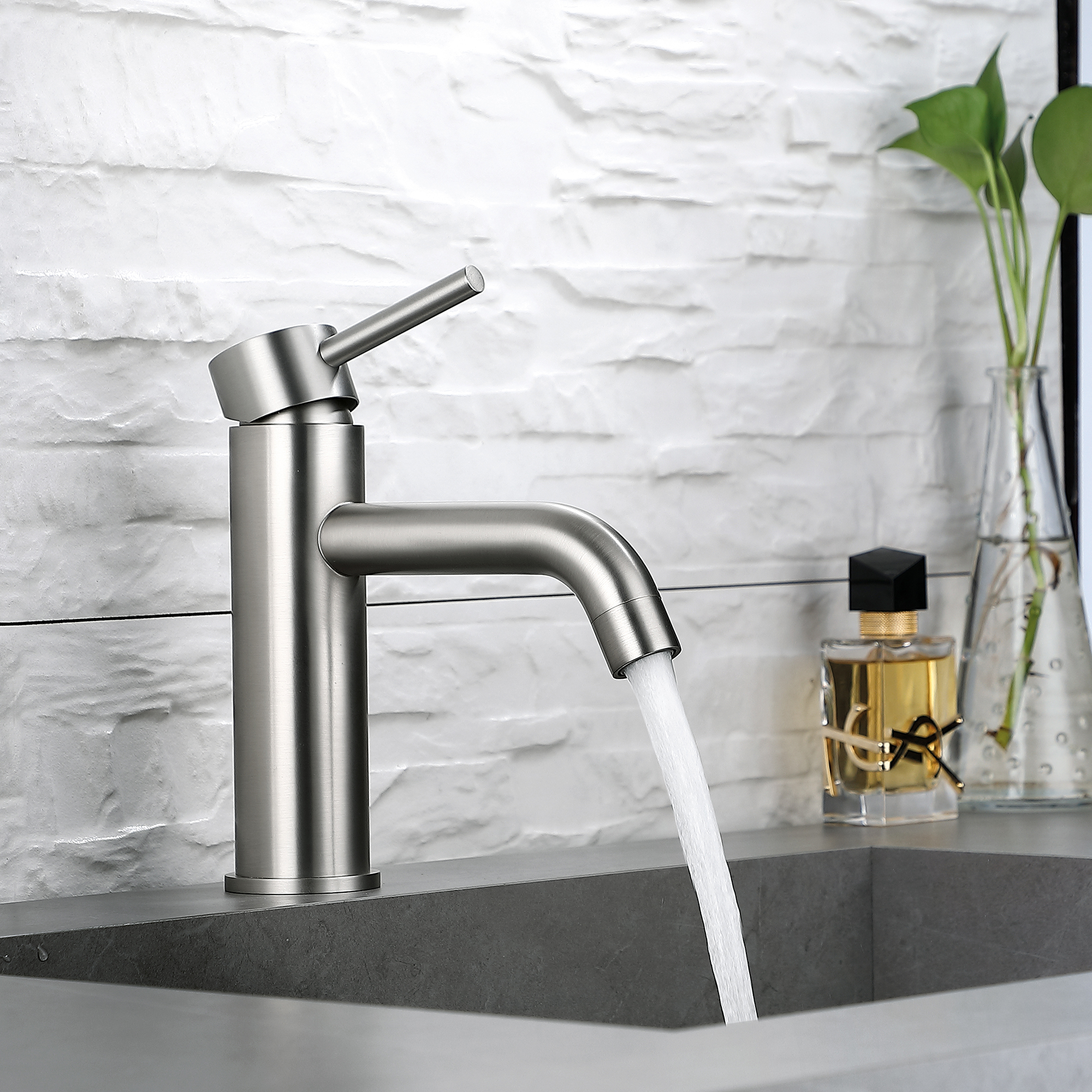 Single Hole Bathroom Sink Faucet, Lever Handle Solid Brass Basin Faucet