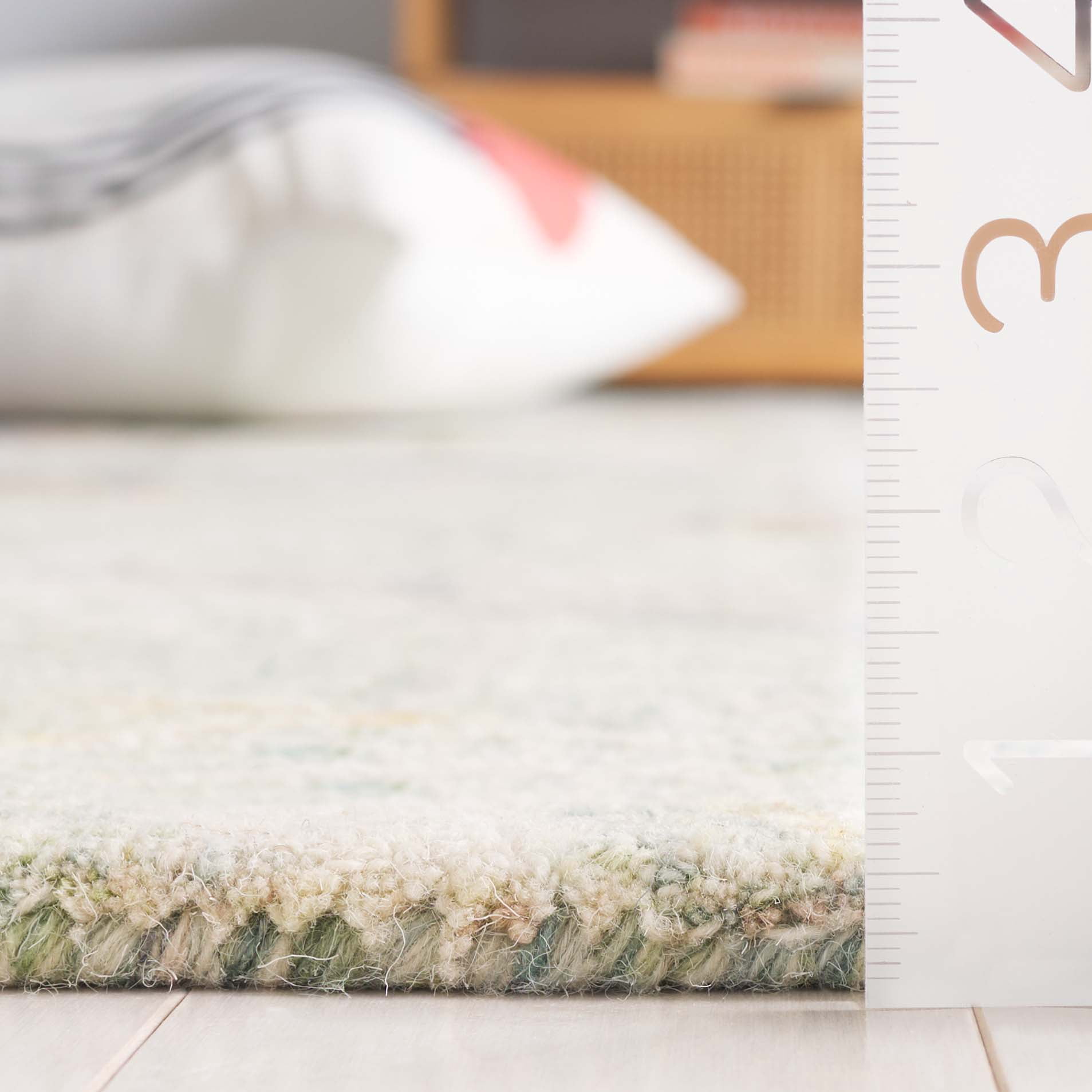 SAFAVIEH Blossom Hadi Floral Area Rug, Green/Ivory, 5' x 8'