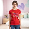 thumbnail image 3 of Playera La Mamá Más Bonita con Estilo Acuarela – Diseño Dulce y Femenino Color Rojo Talla Mediana Marca Emil SaEs, 3 of 4