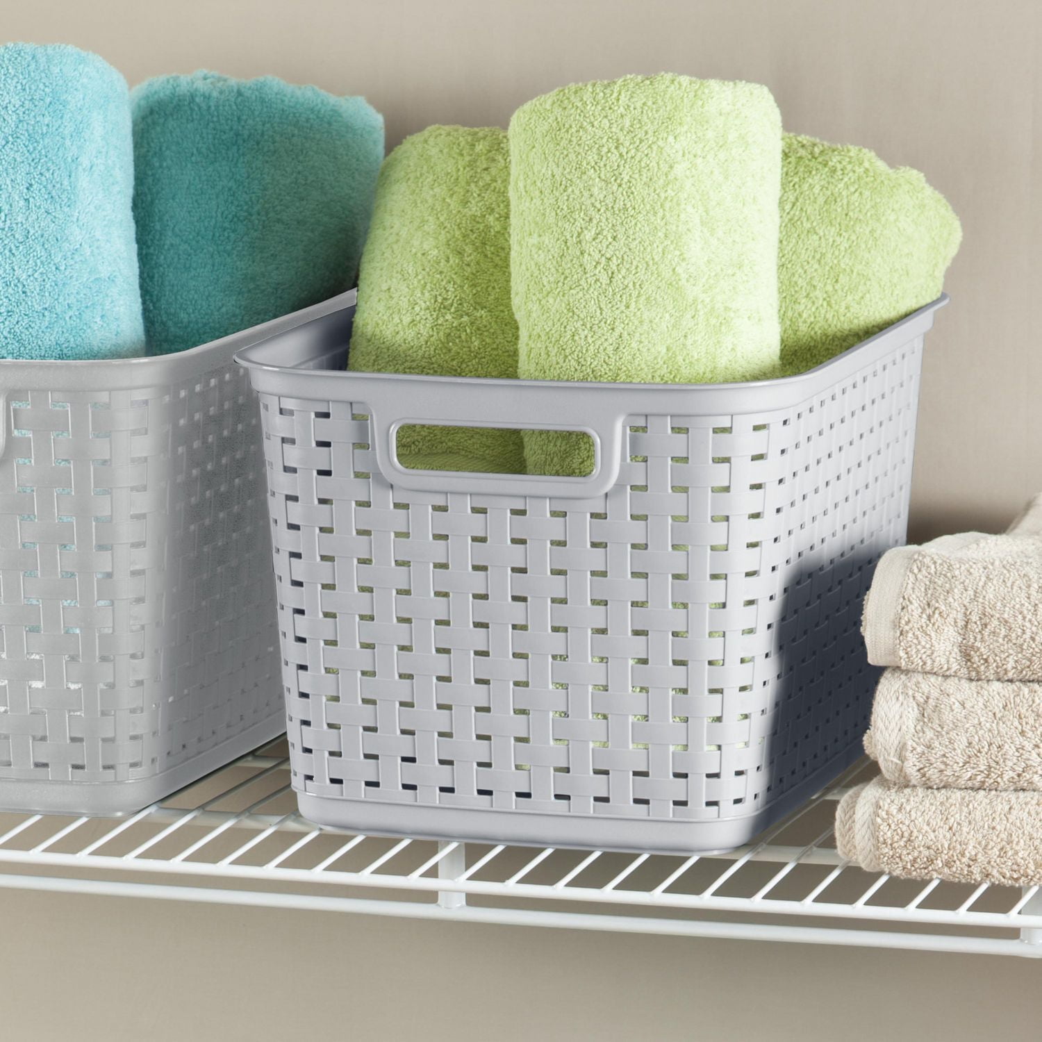 Grand panier tressé de Sterilite en gris 1 panier