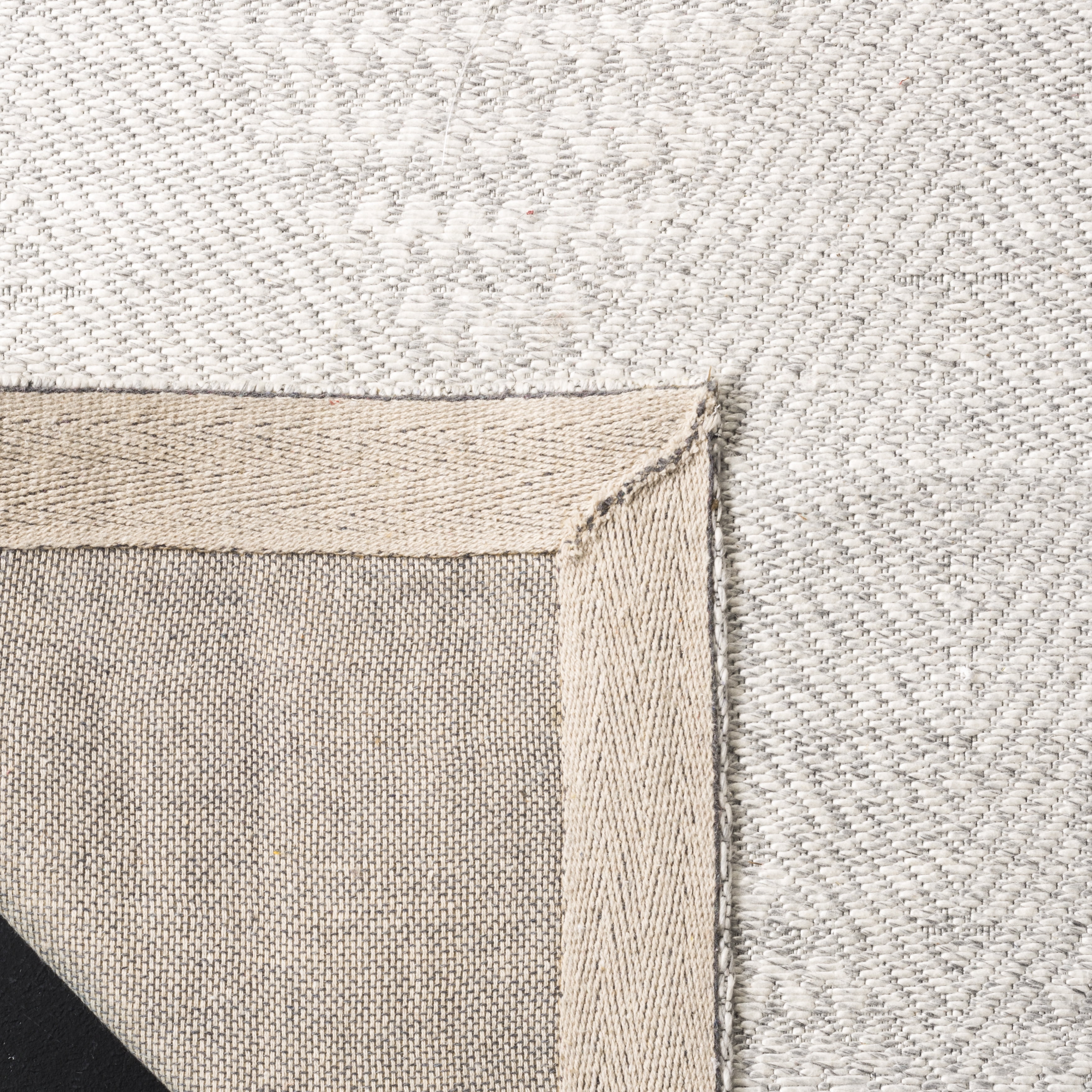 SAFAVIEH Marbella Aylen Geometric Area Rug, Silver/Ivory, 6' x 6' Square