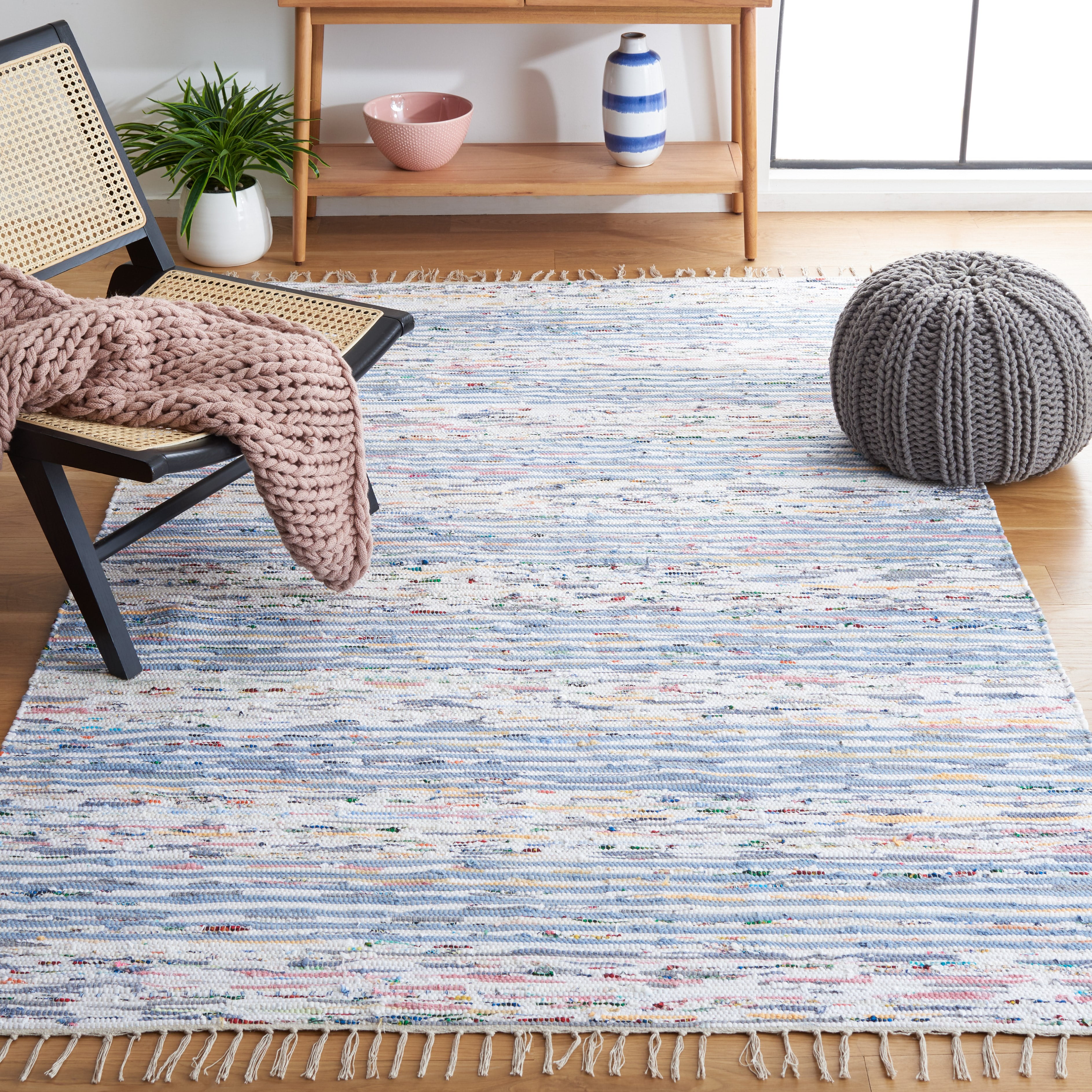 SAFAVIEH Montauk Randa Distressed Area Rug, Blue/Ivory, 5' x 8'