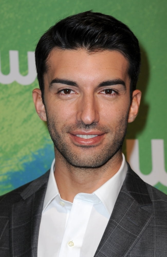 Justin Baldoni At Arrivals For The Cw Upfronts 2016 The London Hotel
