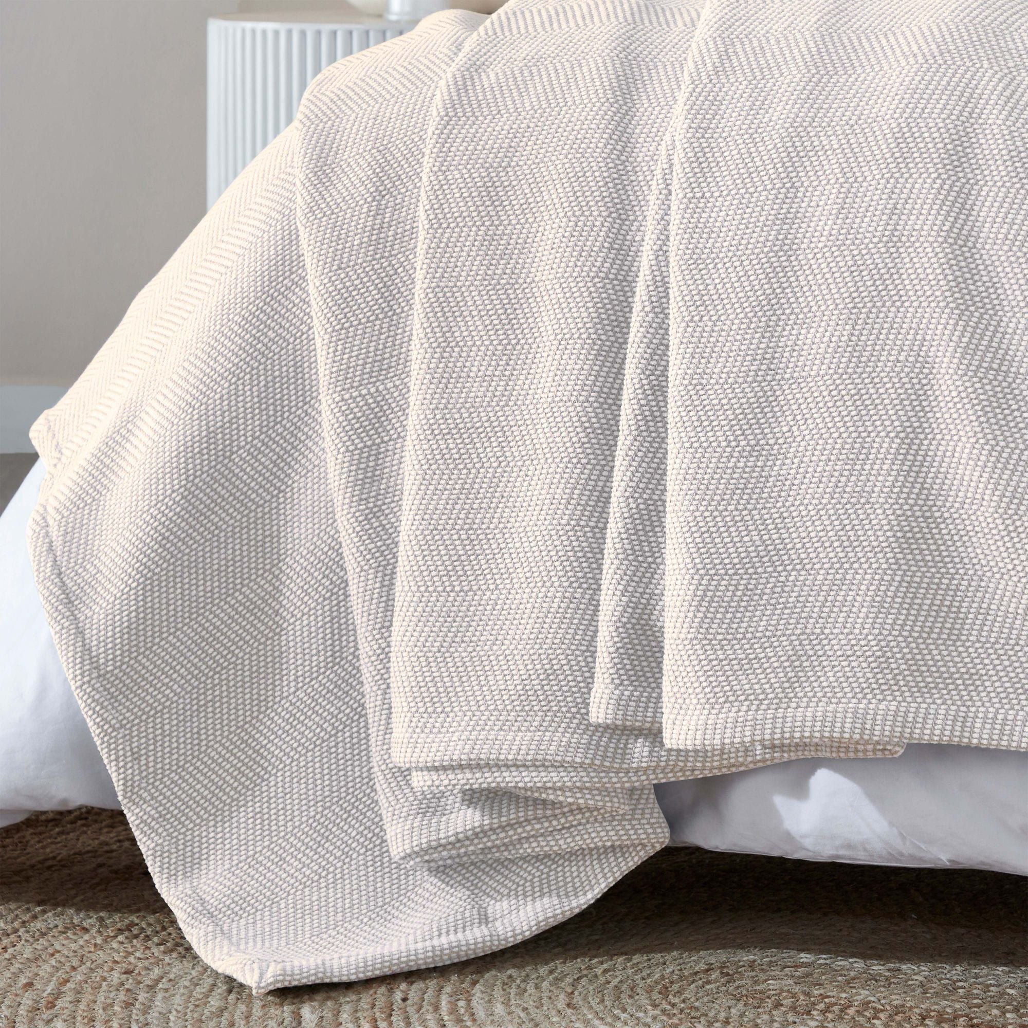 Superior Chrisney Chevron Cotton Blanket, Full/Queen, Tan