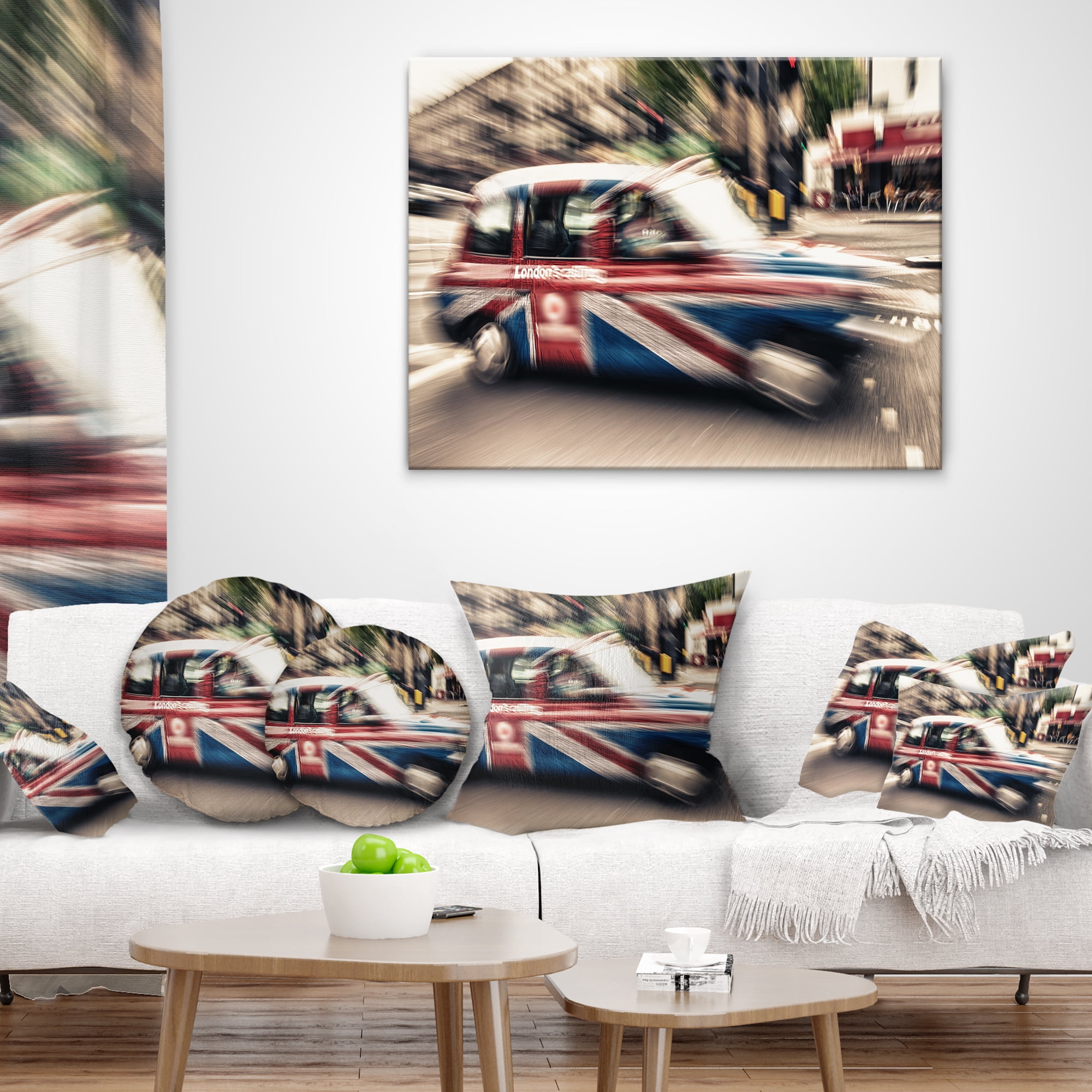 Designart UK Cab in London - Cityscape Photography Throw Pillow - 18x18