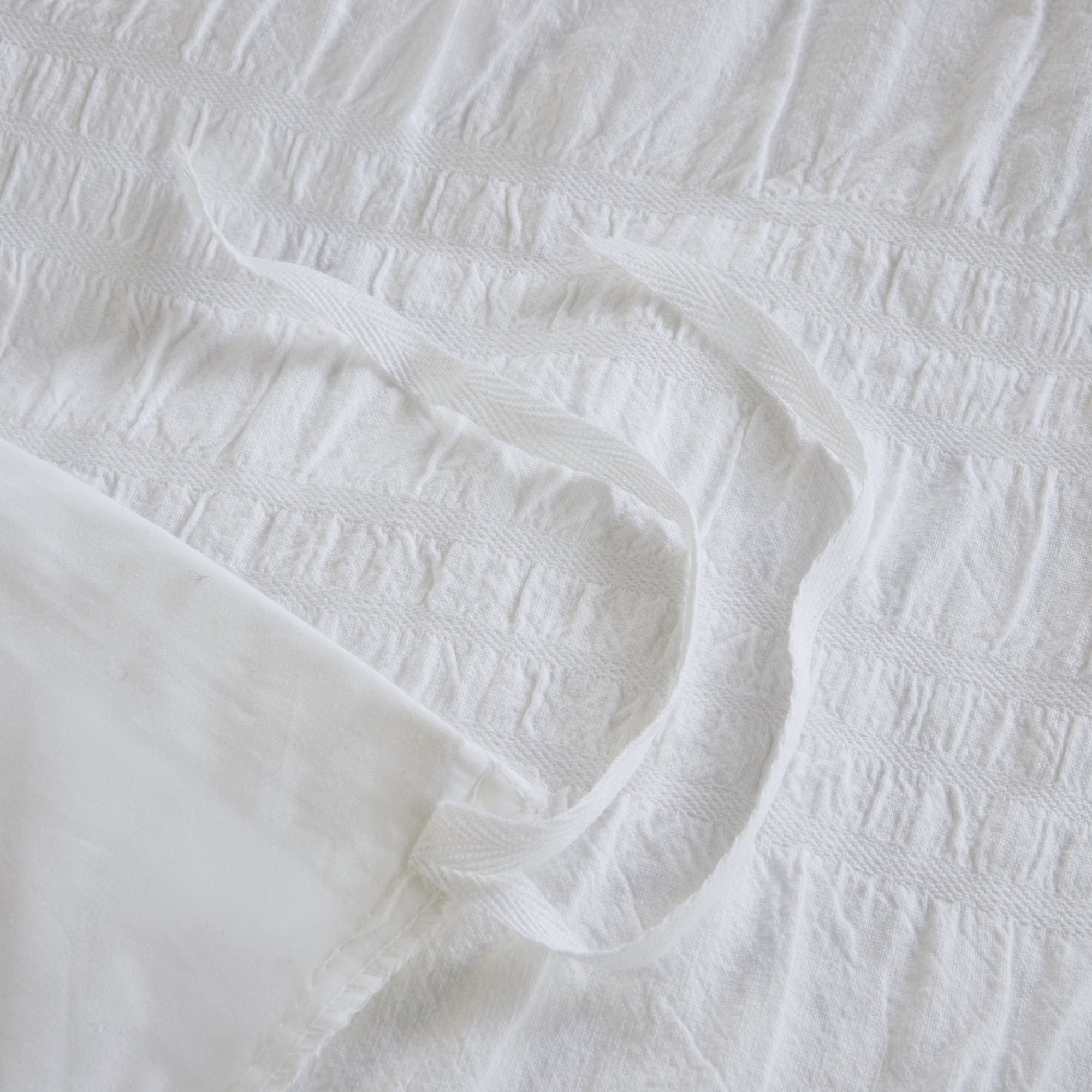 Madison Park Nicolette California King 4 Piece Cotton Seersucker Duvet Cover Set - White