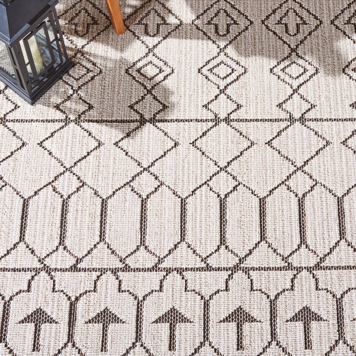 SAFAVIEH Global Antilla Diamond Indoor/Outdoor Area Rug, Beige/Dark Beig, 6'7" x 6'7" Round