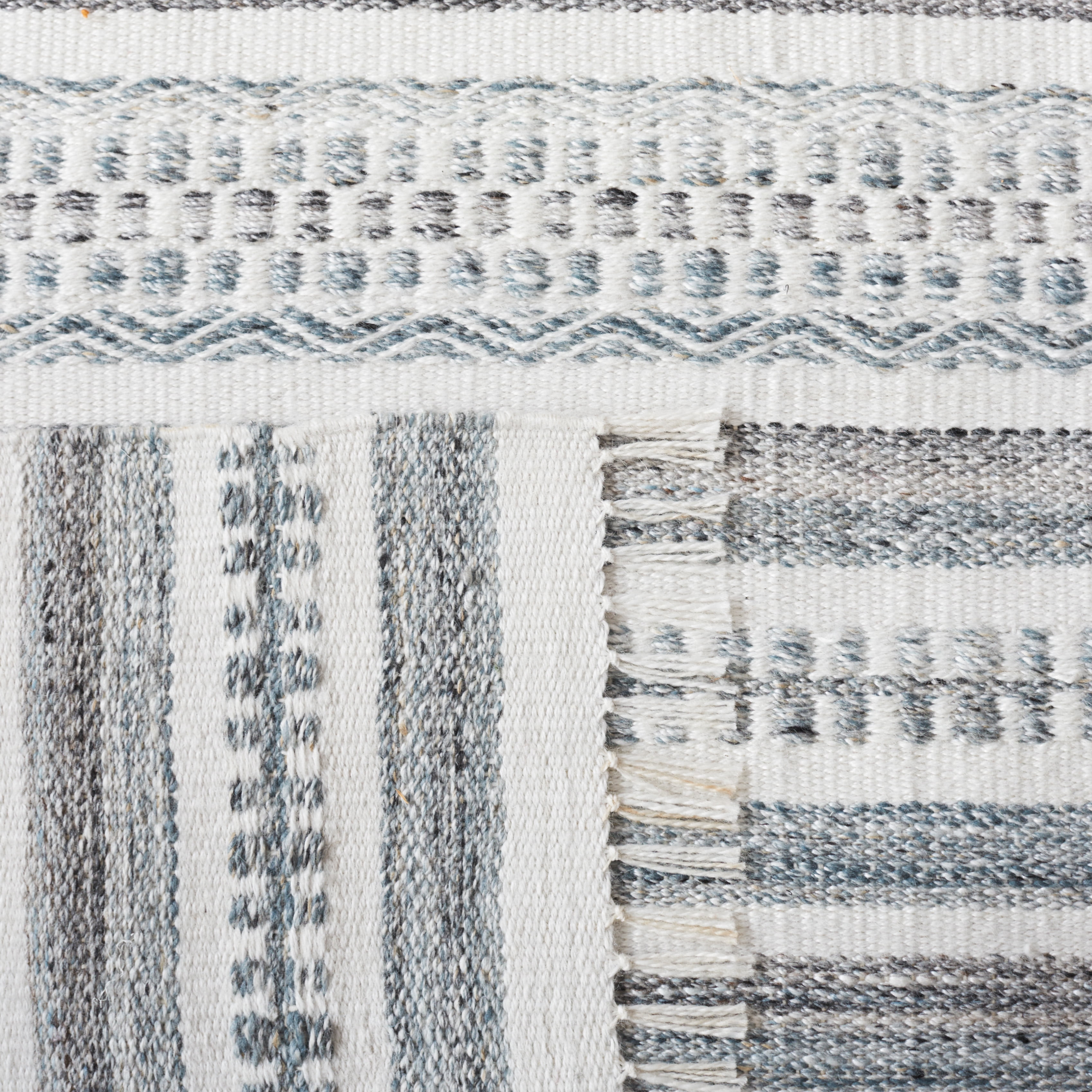SAFAVIEH Kilim Mandy Striped Polyester Area Rug, Ivory/Grey, 6' x 6' Round