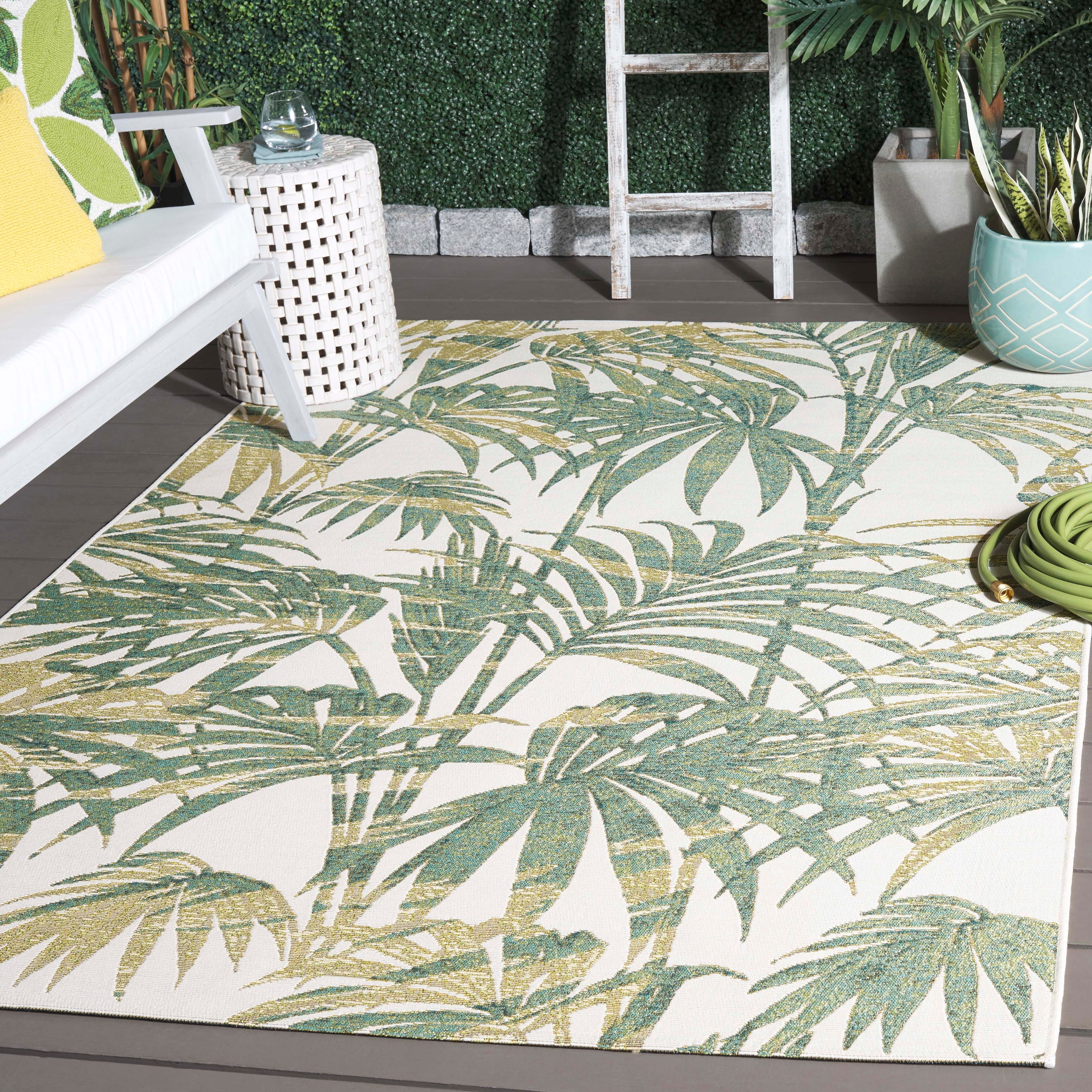 SAFAVIEH Barbados Cahir Botanical Indoor/Outdoor Area Rug, Ivory/Green, 5'3" x 7'6"