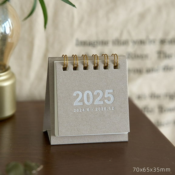 Xihbxyly Mini Calendario de Escritorio, Planificador Anual 2024-2025, Formato Compacto con Tapa Vertical, Portátil para Casa, Oficina y Escuela, Fácil de Pasar de Página, Ligero, Tamaño 7,5 X 6,5 X 3