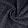 thumbnail image 4 of Kit de toalla de golf de microfibra con patrón waffle y cepillo Aebor, 4 of 7