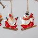 thumbnail image 5 of RV 4 Uds. 7*7cm colgante pequeño de resina navideña, decoraciones colgantes para árbol de Navidad, decoraciones navideñas Retro de país, carrito de esquí de muñeco de nieve de Papá Noel Rojo Verde, 5 of 5