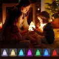 thumbnail image 4 of Luz de noche con forma de árbol de Navidad | Lámpara LED de escritorio de gel de sílice suave al tacto | Luz ambiental de 7 colores que cambia de color | Activación con un toque | Alimentación por, 4 of 6