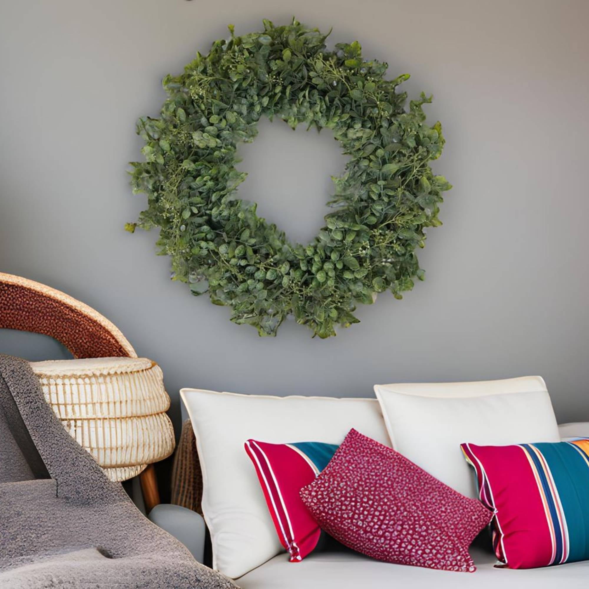 Mainstays 18in Indoor Artificial Boxwood Wreath, Green Color. Plastic Material. Not in Pot.