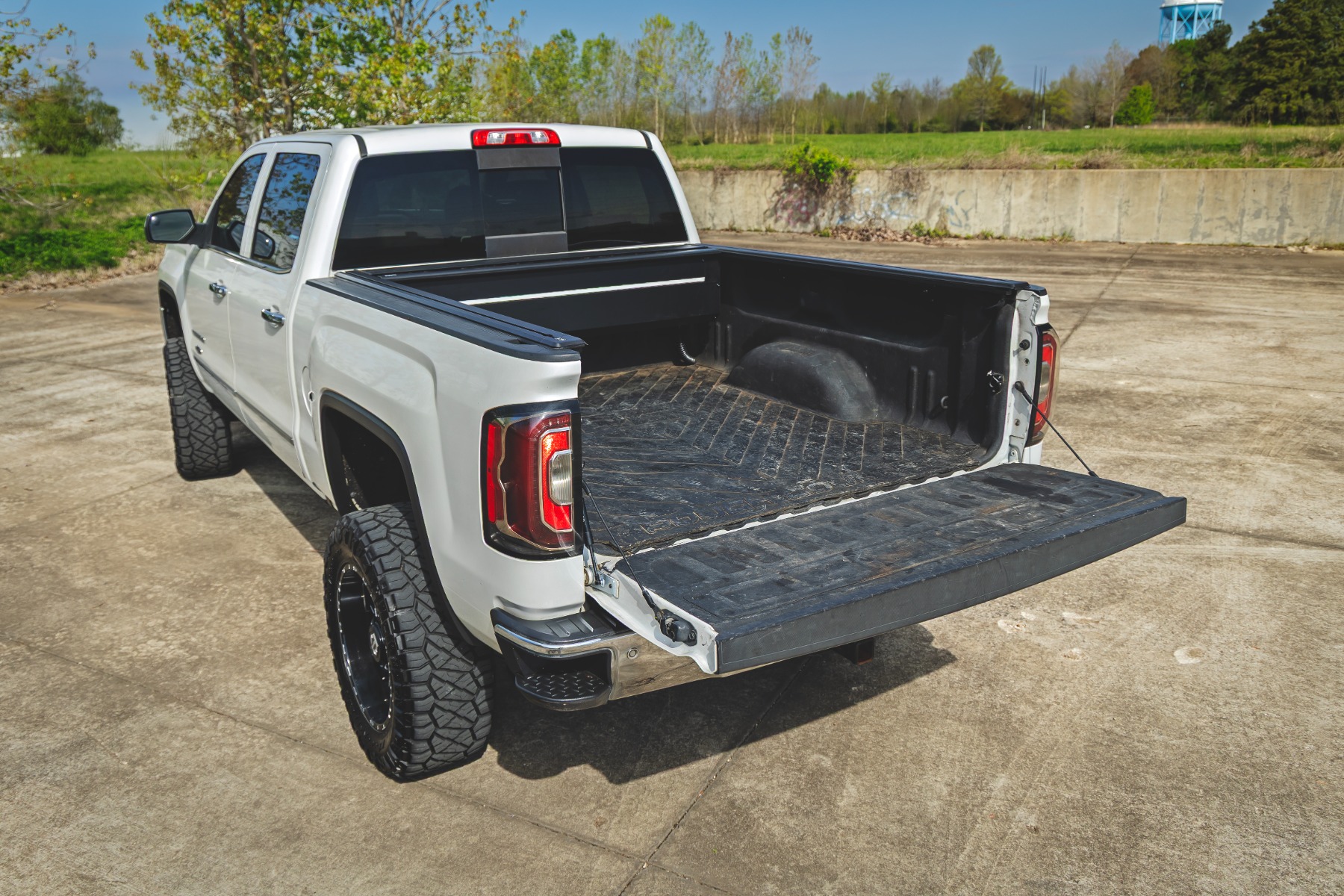 Rough Country Powered Retractable Bed Cover for 14-18 Chevy/GMC 1500 - 51214550