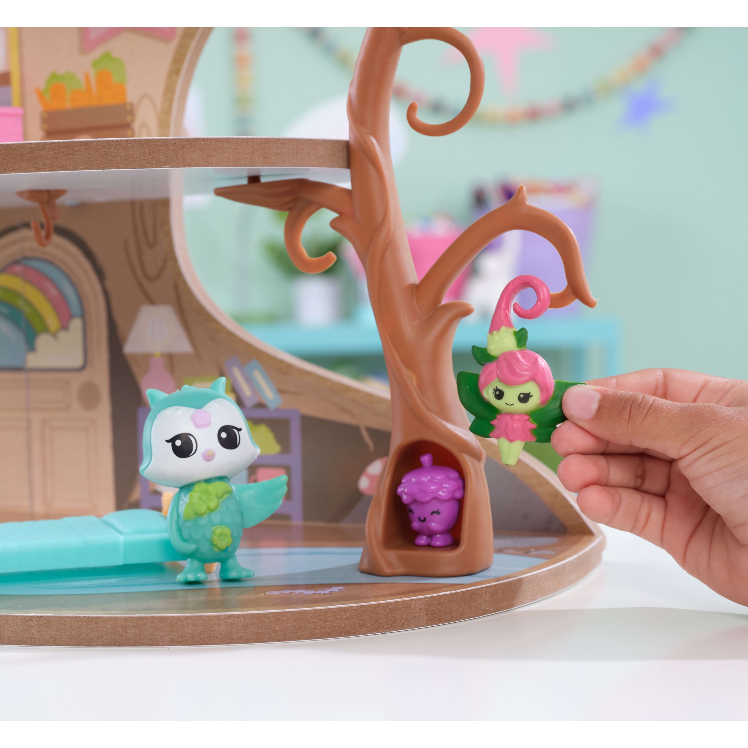 KidKraft Lil Green World Wooden Market Treehouse Play Set with 26 Accessories