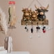 thumbnail image 4 of Perchero de pared con diseño de vaca de las Tierras Altas de Escocia | Organizador rústico de madera para abrigos y llaves con 5 ganchos de metal negro | Decoración rústica para entrada de es, 4 of 5