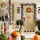 thumbnail image 1 of Guirnalda de ratán con calabaza y hojas de arce para Halloween - Decoración otoñal de 170 cm con bayas y flores | Corona otoñal de plástico para repisa, escalera y entrada | 1 pieza de decoración, 1 of 6