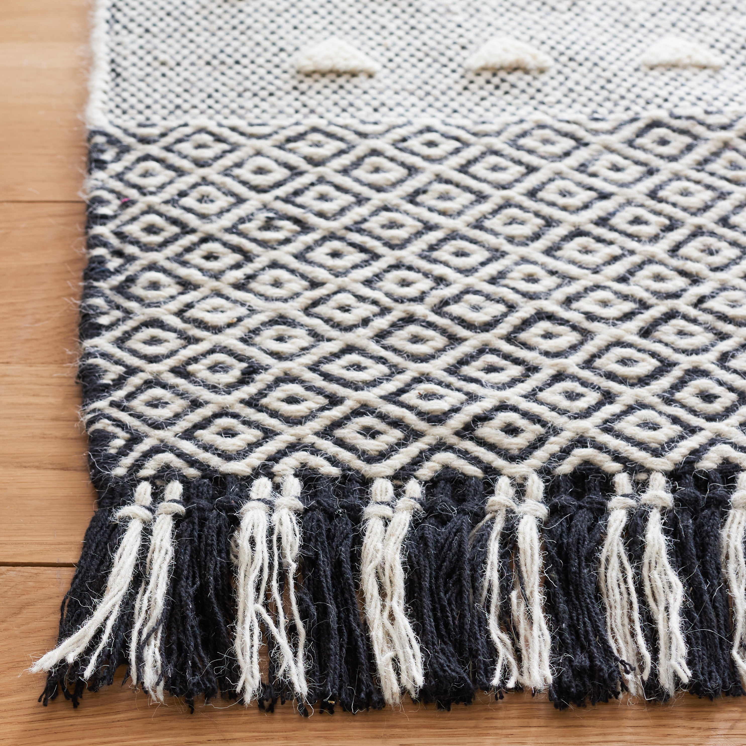 SAFAVIEH Vermont Wyatt Geometric Area Rug, Ivory/Black, 5' x 8'