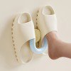 thumbnail image 1 of Soporte para zapatillas con ventosa (sin taladro) | Gancho de pared para zapatos de baño | Capacidad para un par de zapatillas | Para azulejos y vidrio | Azul, rosa, amarillo, 1 of 7