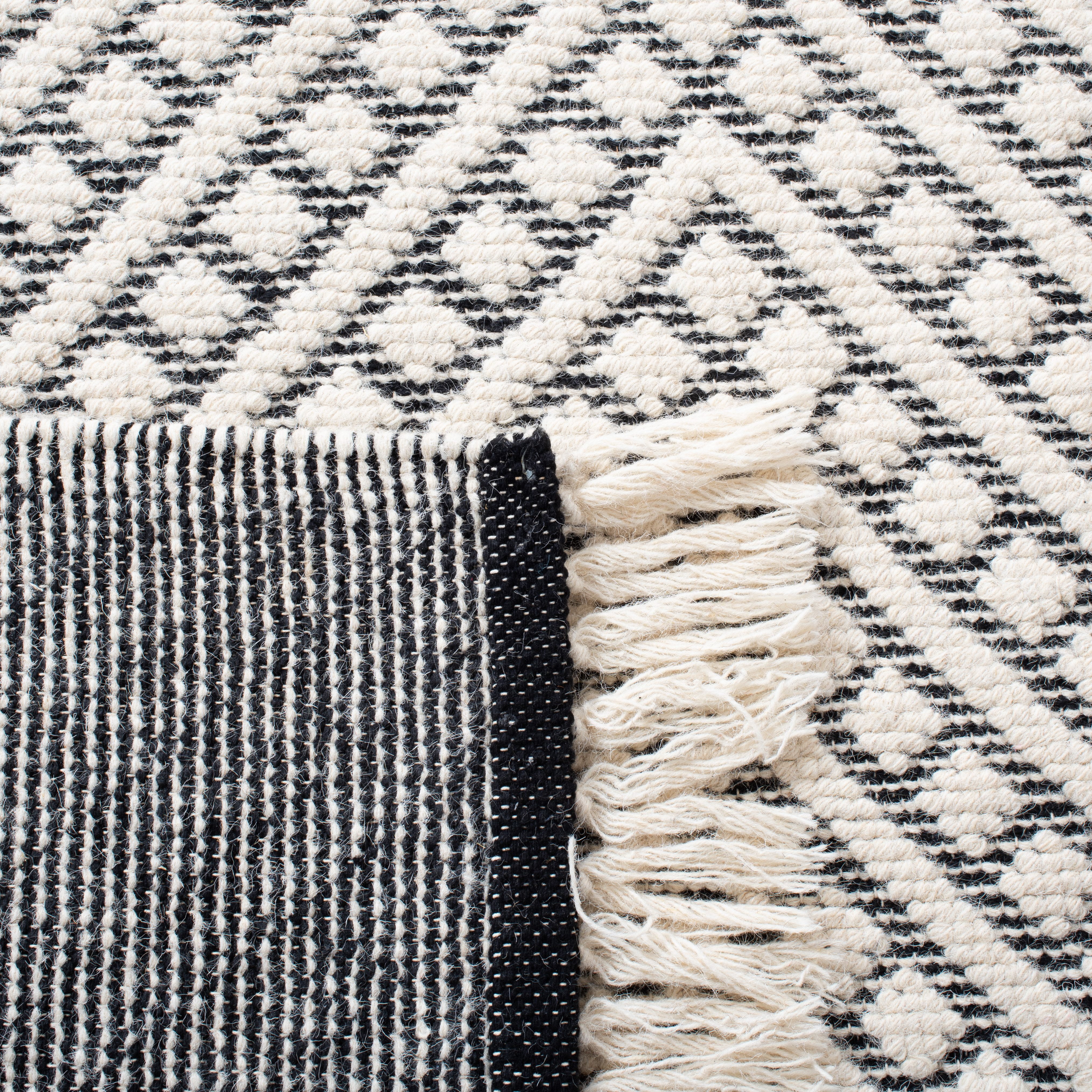 SAFAVIEH Natura Calanthia Geometric Runner Rug, Ivory/Black, 2'3" x 14'