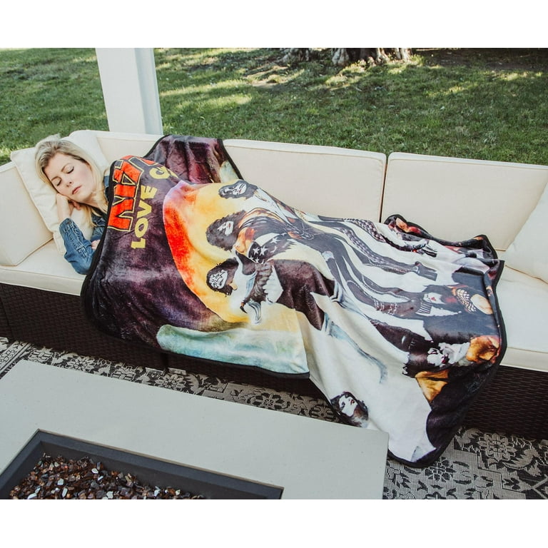 Kiss fleece blanket sale