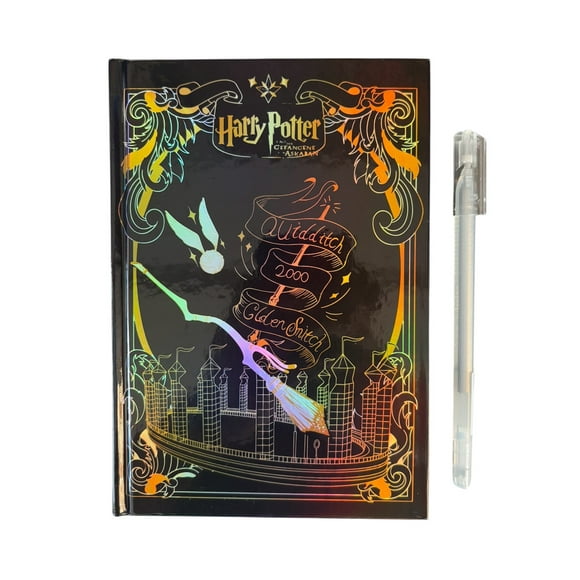 Libreta estilo frances con 60 hojas negras, Harry Potter Edición Mago, Incluye pluma especial, mide 13 cm de ancho por 19 cm de largo.