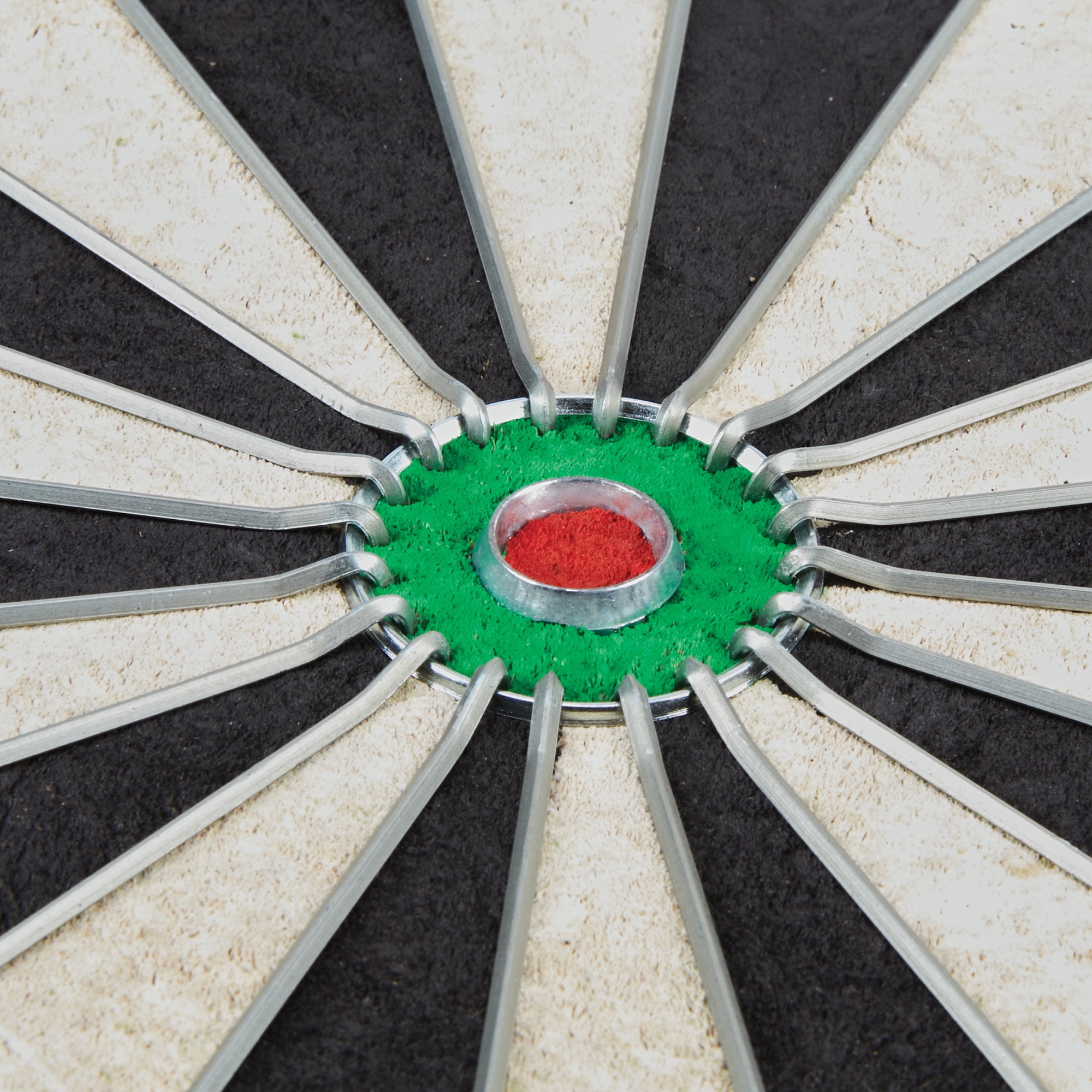 Viper Dead On Sisal Dartboard, Two Sets Starter Darts, Viper Guardian Black