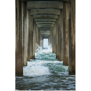 Great BIG Canvas | "Scripps Splash" Art Print - 32x48