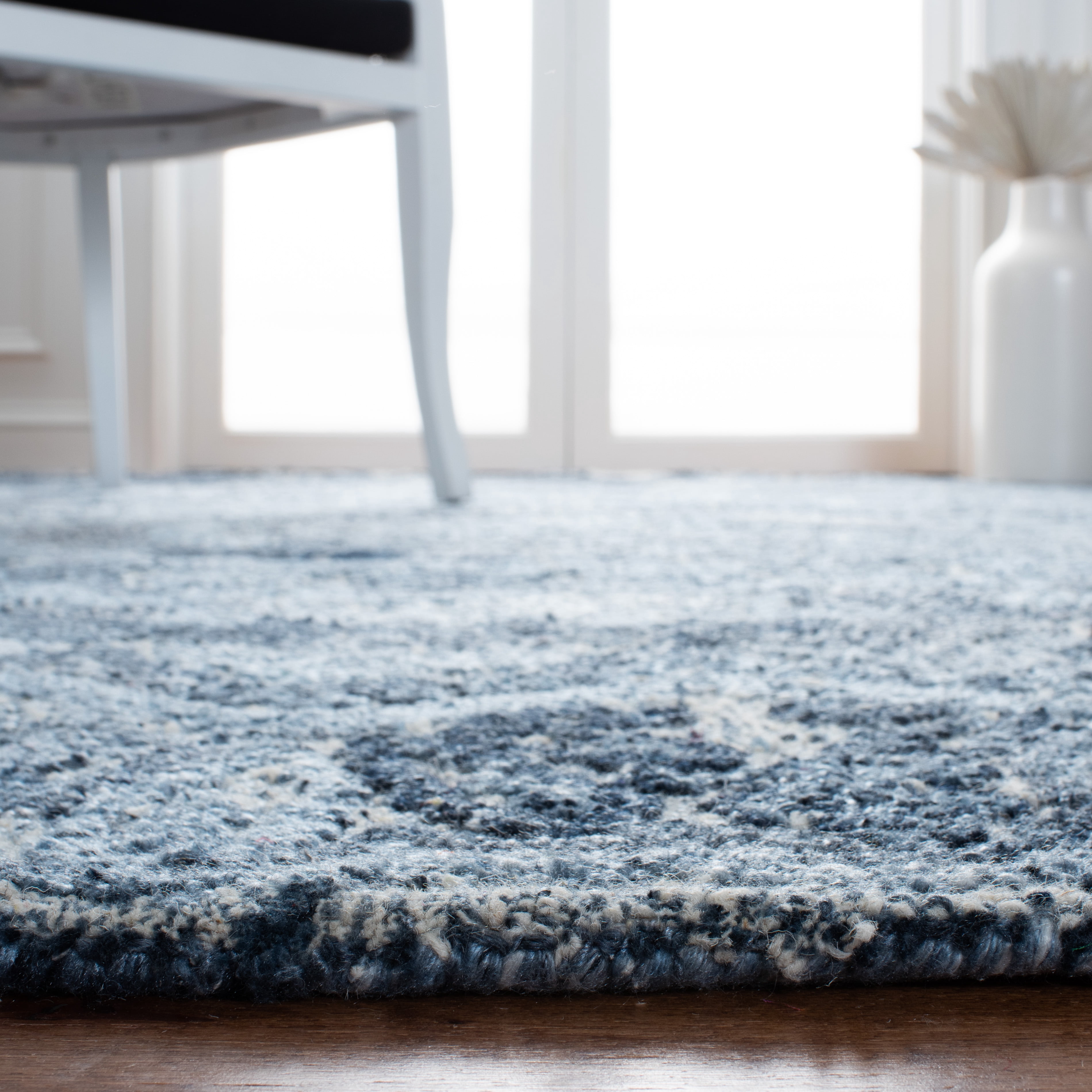 SAFAVIEH Marquee Georgiana Floral Area Rug, Blue/Grey, 6' x 6' Square