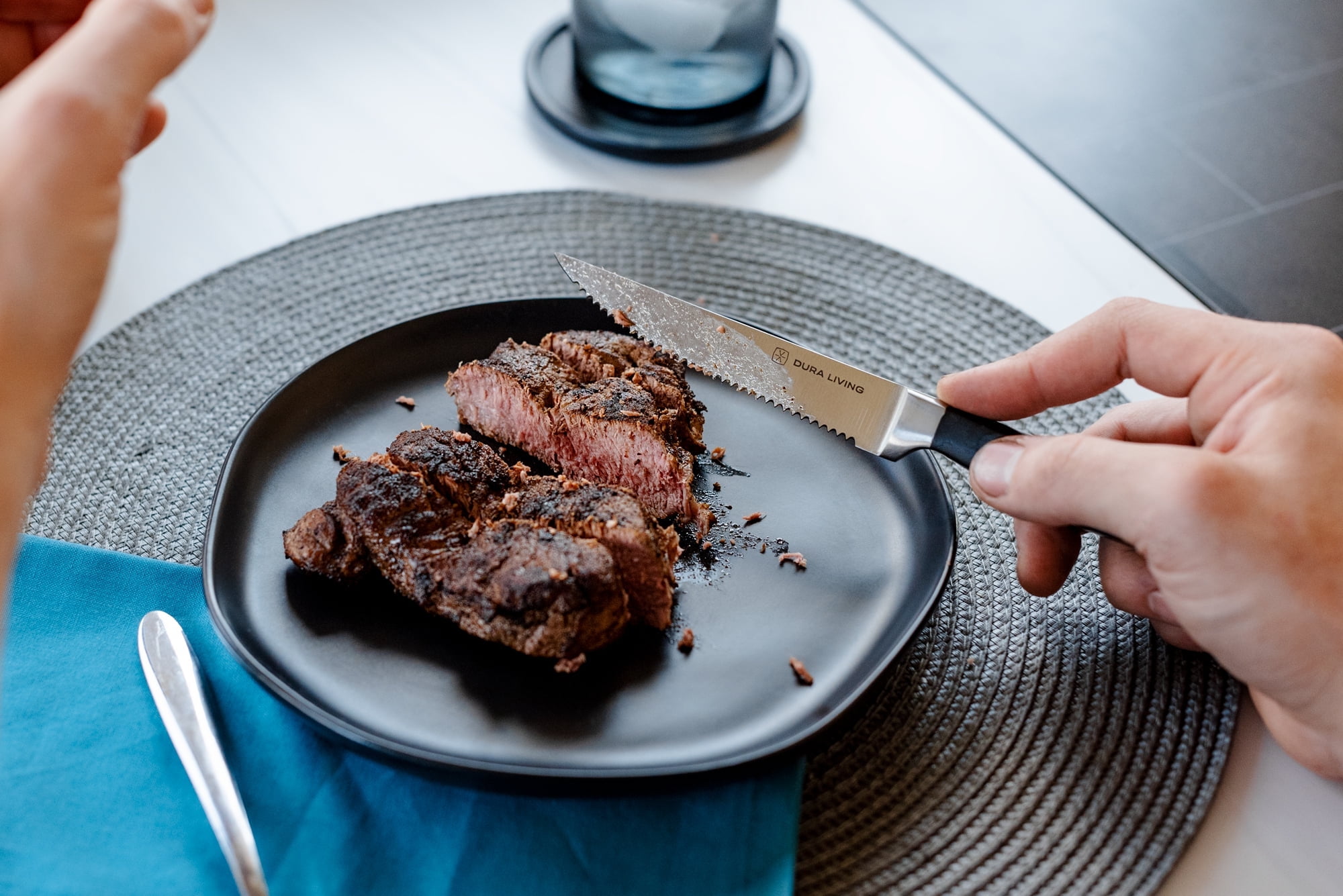 Dura Living Steak Knives - Serrated Steak Knife Set of 8 – Forged High  Carbon Stainless Steel – Full Tang – Ergonomic Handle Design, Grey Knife Set  
