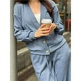thumbnail image 3 of Conjunto Deportivo de Dos Piezas para Mujer: Top de Larga con Cuello en V y Botones, y Pantalones Deportivos. Conjunto Moderno para Otoño e Invierno. Azul Grisáceo L, 3 of 5