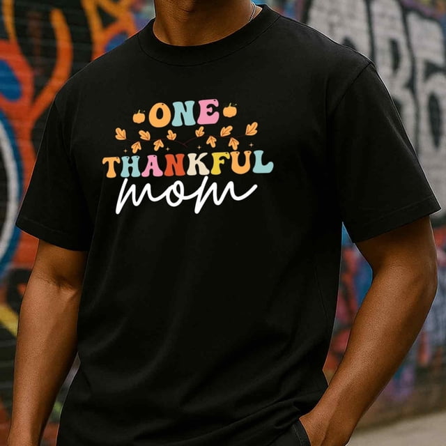 T-Shirt Homme "Thankful Mom" - Chemise Décontractée Noire à Manches Courtes avec Texte "Thankful", Col Rond, Coupe Régulière en Coton pour Tenue Décontractée, Cadeaux pour Maman, Mari, Petit Ami (Toute l'Année)