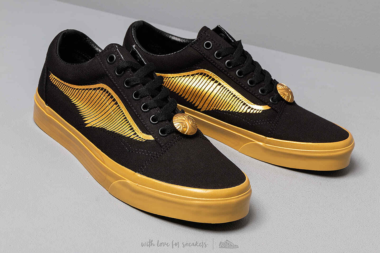 bang Paard juni Vans Old Skool Harry Potter Golden Snitch Men's Classic Skate Shoes Size  7.5 - Walmart.com