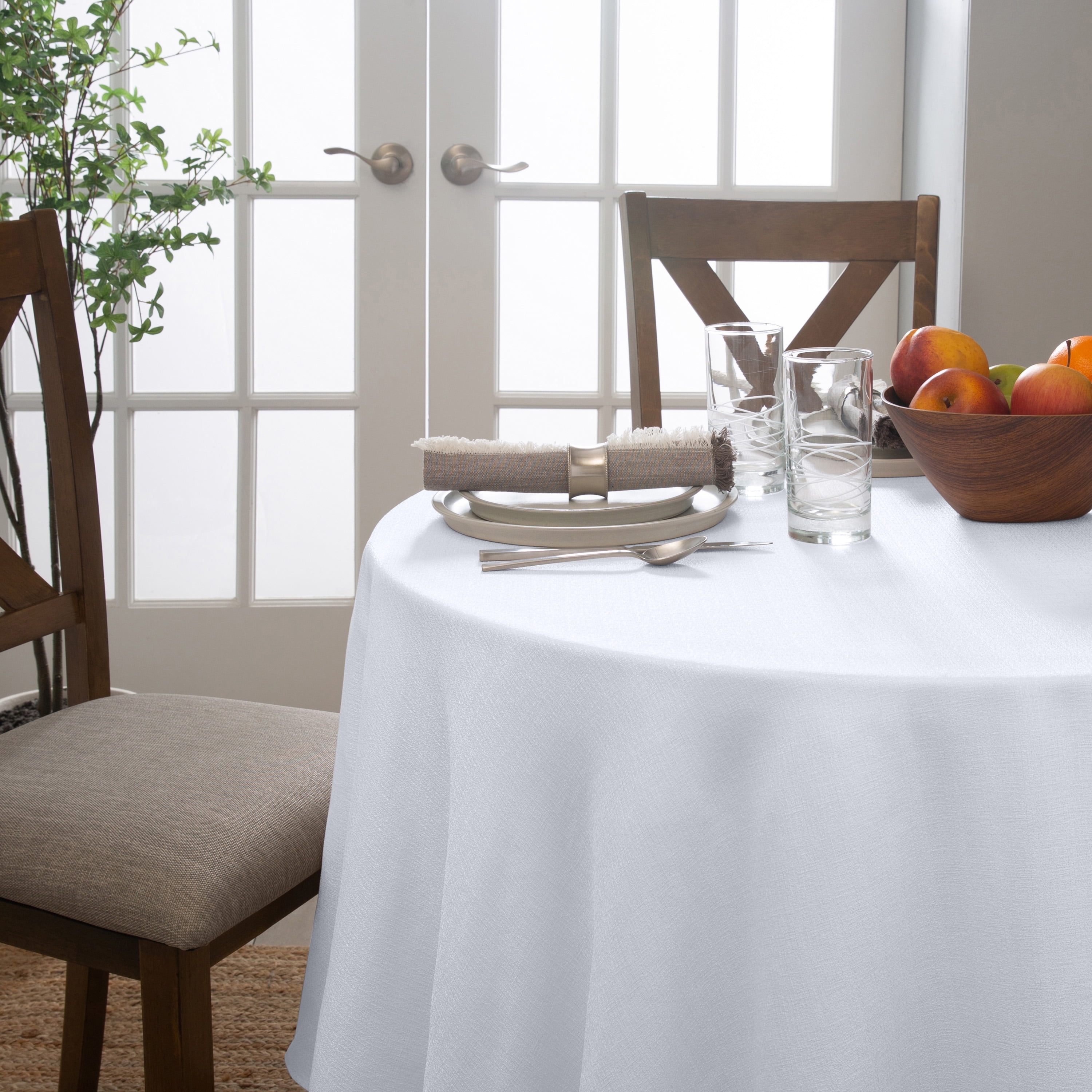 Home Details Chic & Rustic 70" Round Polyester Tablecloth in White