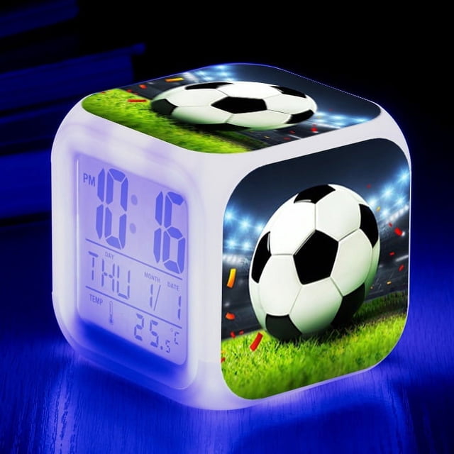 Reloj despertador pequeño con diseño de fútbol creativo y extraño, LED, colorido, que cambia de color, cuadrado, para estudiantes y niños, alarma silenciosa