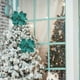 thumbnail image 4 of Magnolia artificial con purpurina navideña | Flor de tela 3D artesanal con bordes brillantes | Decoración navideña duradera para árboles de Navidad, coronas, ventanas y chimeneas, 4 of 6