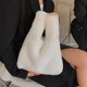 thumbnail image 4 of Bolso de felpa de otoño e invierno, bolso de mujer, bolso de mano sencillo de moda, bolso peludo portátil con textura de niña, 4 of 6