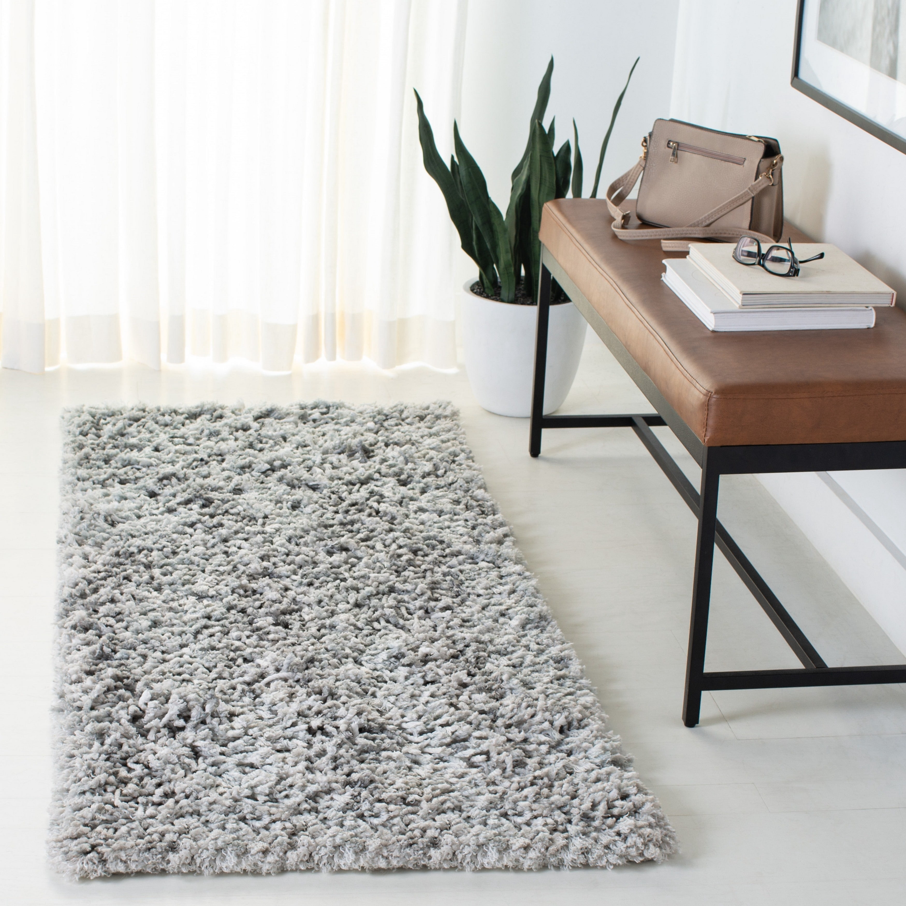 SAFAVIEH Rio Kynaston Solid Polyester Shag Area Rug, Navy/Ivory, 4' x 6'