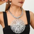 thumbnail image 1 of 2 piezas / conjunto Estilo de denim punk exagerado Conjunto de pendientes de collar colgante de flores grandes de alambre de aluminio amigable con el medio ambiente, 1 of 4