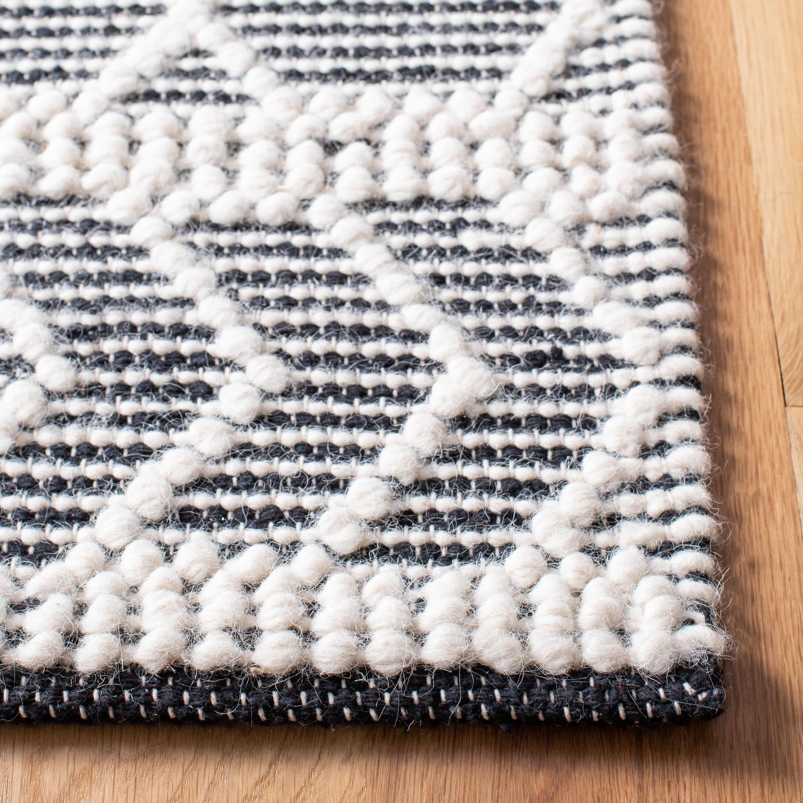 SAFAVIEH Natura Calleigh Geometric Area Rug, Ivory/Black, 5' x 8'