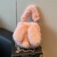 thumbnail image 3 of Bolso de mano de nicho para mujer, nuevo bolso de mano de cadena versátil para otoño e invierno de 2024, bolso de mano de felpa con un solo hombro debajo del brazo, 3 of 5