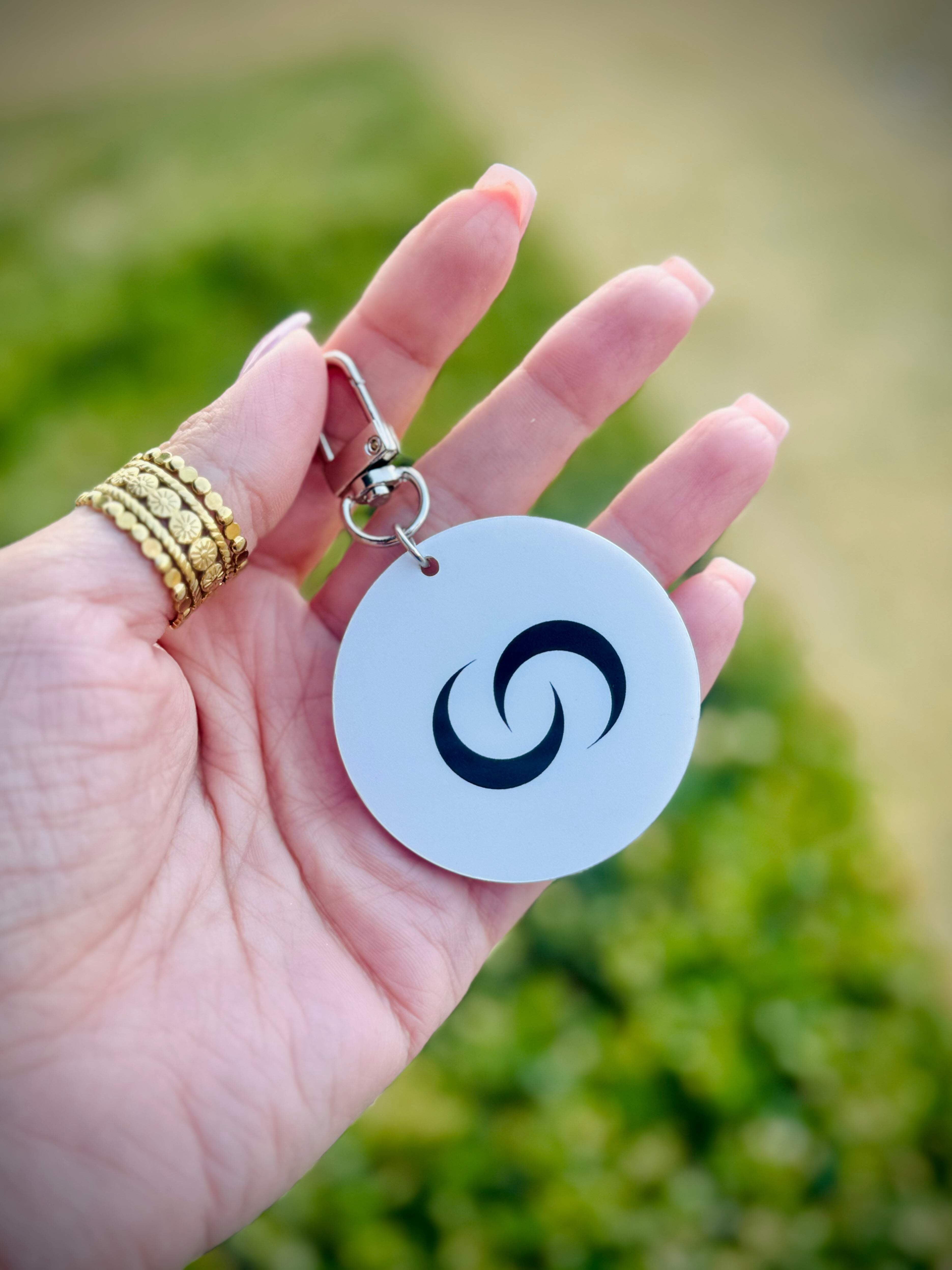 Contact Co. Smart NFC Keychain, Sleek Durable NFC Key Fob with Instant App-Free Sharing, Seamless Keychain for Creators, Connectors, and More, White